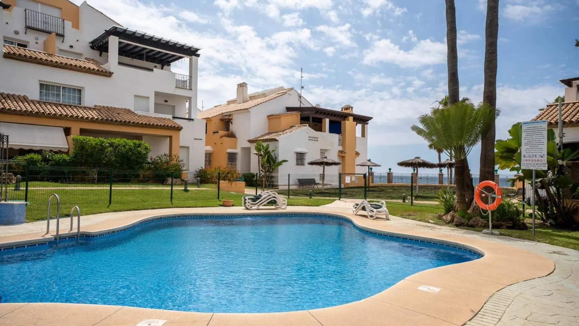 Elegant 5-Bedroom Apartment- 1 Min Walk To The Beach In Bahia De Marbella 0*,