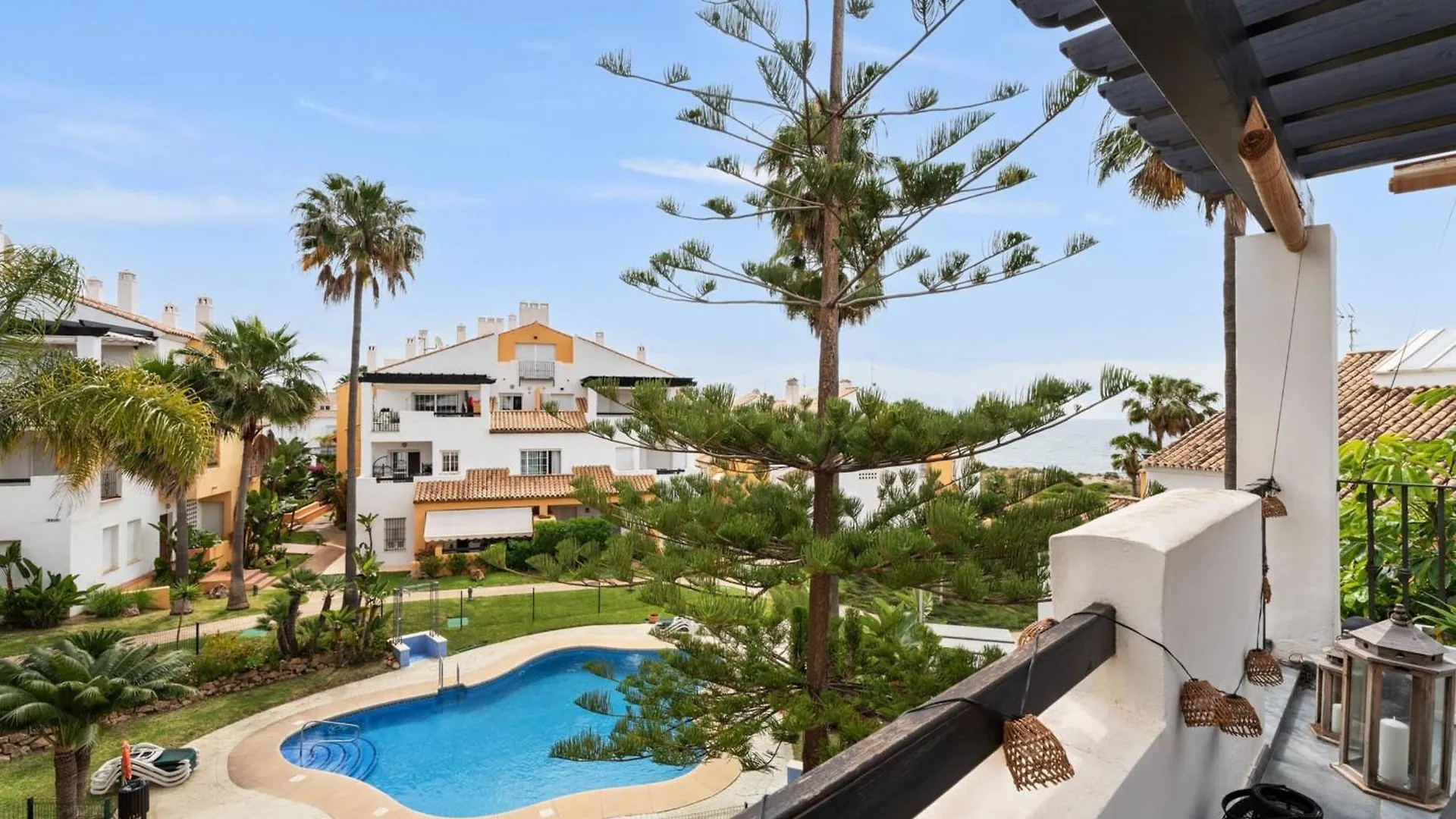 Elegant 5-Bedroom Apartment- 1 Min Walk To The Beach In Bahia De 마르베야 펜션