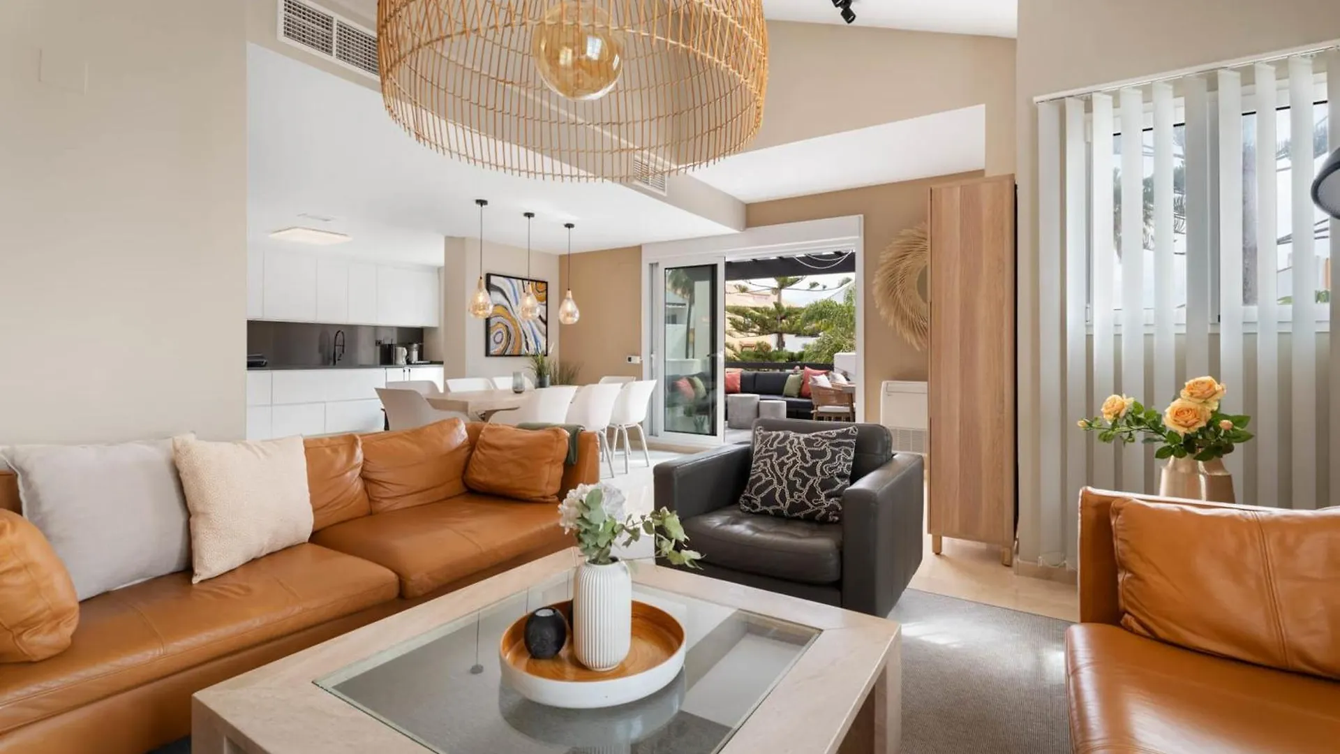 Elegant 5-Bedroom Apartment- 1 Min Walk To The Beach In Bahia De 마르베야 0*,